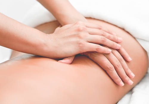 Масаж живота в салоні